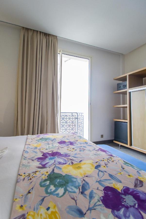 Mandarin Palace Hotel & Spa Tanger Eksteriør billede A bedroom in a student residence hall