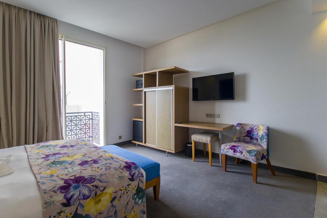 Mandarin Palace Hotel & Spa Tanger Eksteriør billede A room at the hotel