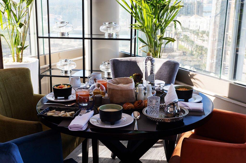 Mandarin Palace Hotel & Spa Tanger Eksteriør billede A table set for afternoon tea at the Mandarin Oriental, Hong Kong